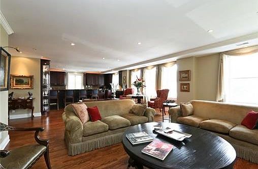 4th image of 229 Ward Pkwy APT 201A