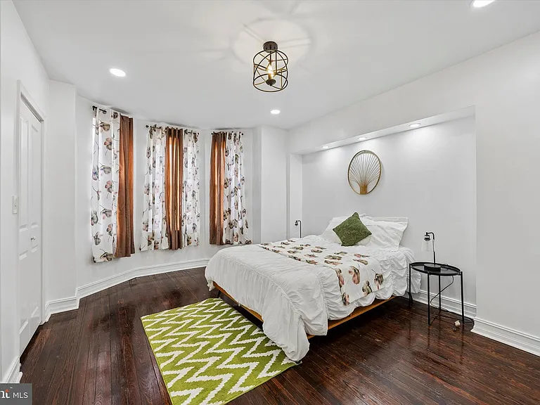 2308 Nicholas St — Photo 10