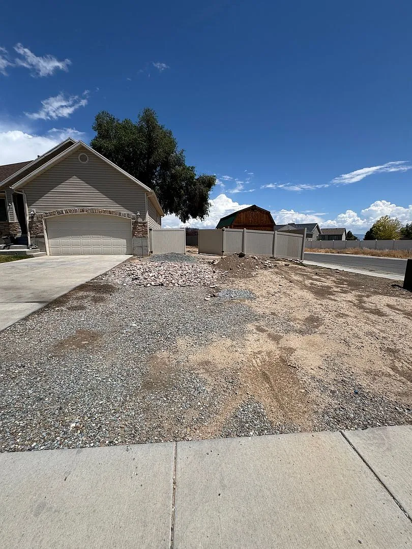 Single Family Home- 6 bed — Photo 3