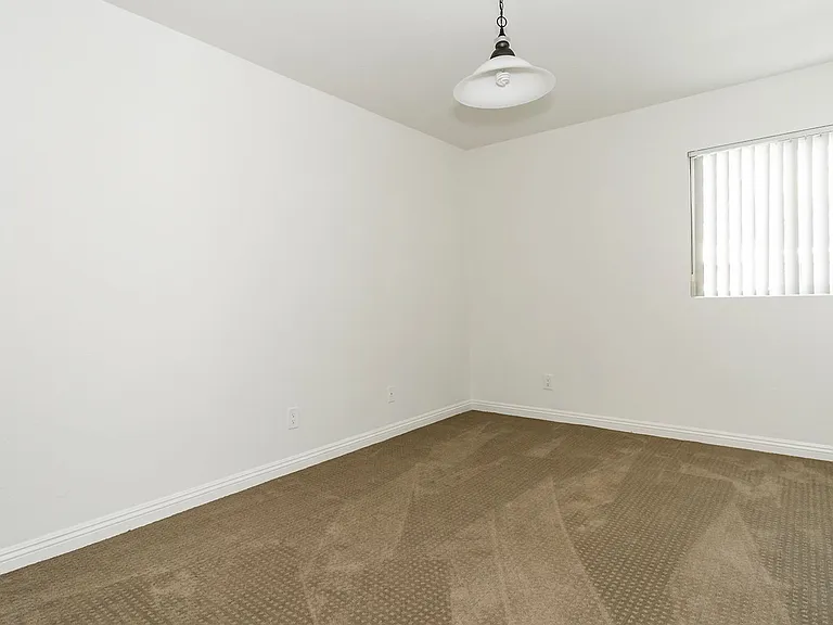 321 N Cedar St — Photo 39