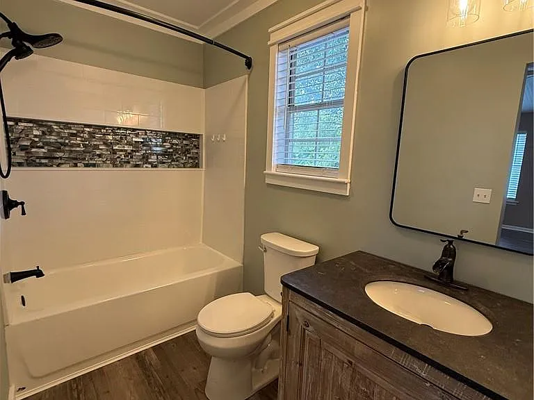 513 Sydenham Blvd — Photo 16