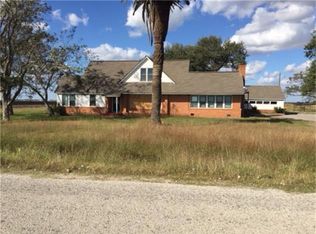 813 County Road 424, El Campo, TX 77437