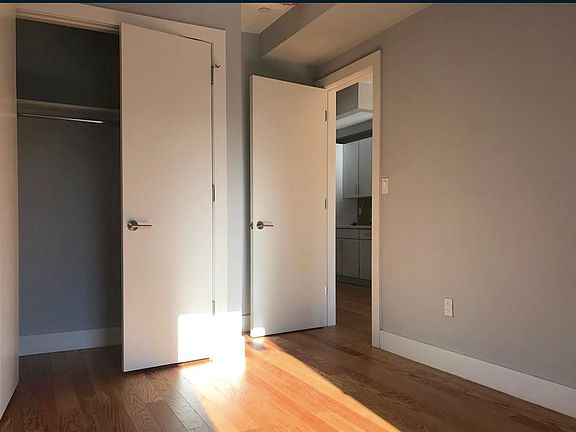 5th image of 969 Lafayette Ave #2F