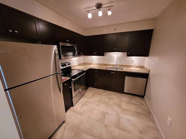 537 4th Ave N #304 — Photo 5