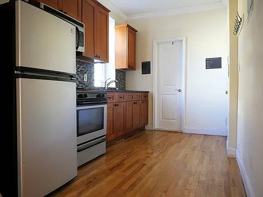 Rented by Premier Metro Realty Corp | media 29