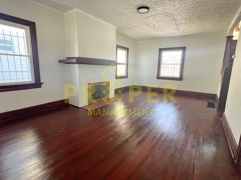 2118 Malvern Ave — Photo 2