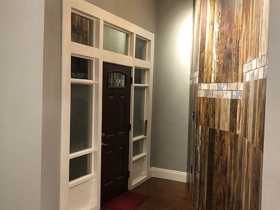 2nd image of 118 E Courtland Pl