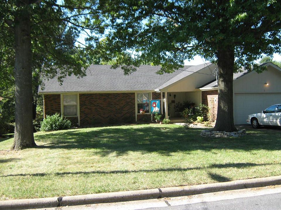 1st image of 1852 E Stoneridge Dr