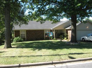 1852 E Stoneridge Dr, Springfield, MO 65803