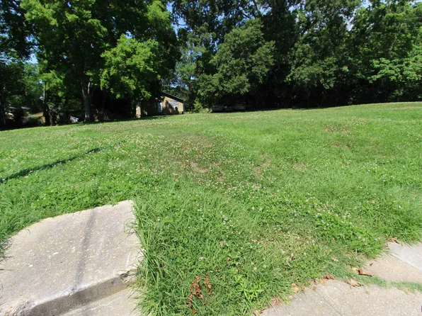 2136 Thomas H Delpit Dr, Baton Rouge, LA 70802