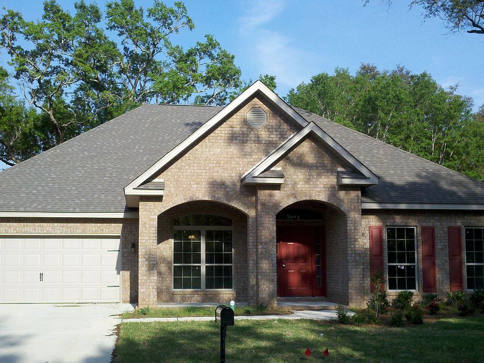 952 LEGACY OAKS DR