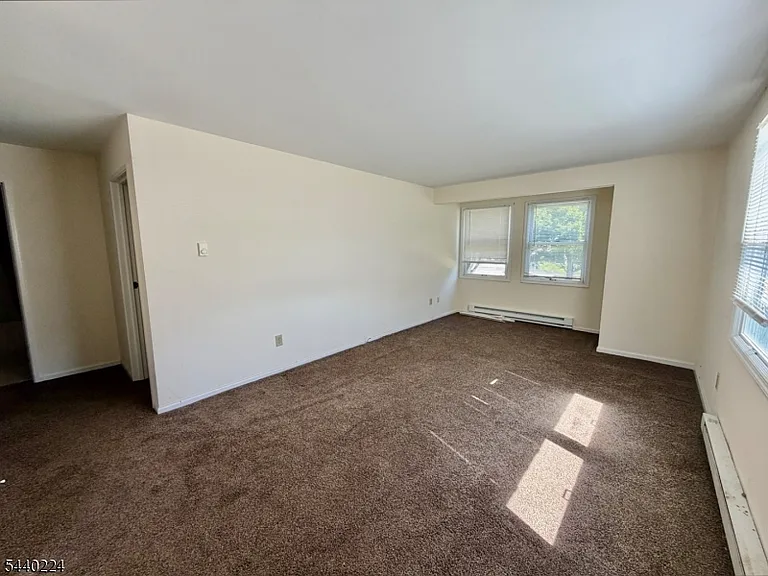 7 Oak Ridge Rd — Photo 2
