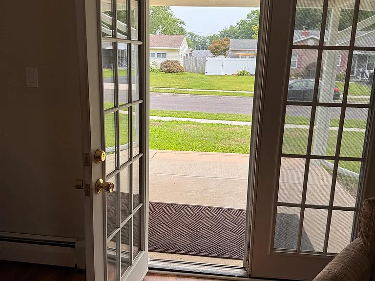 33 Twisting Ln — Photo 14