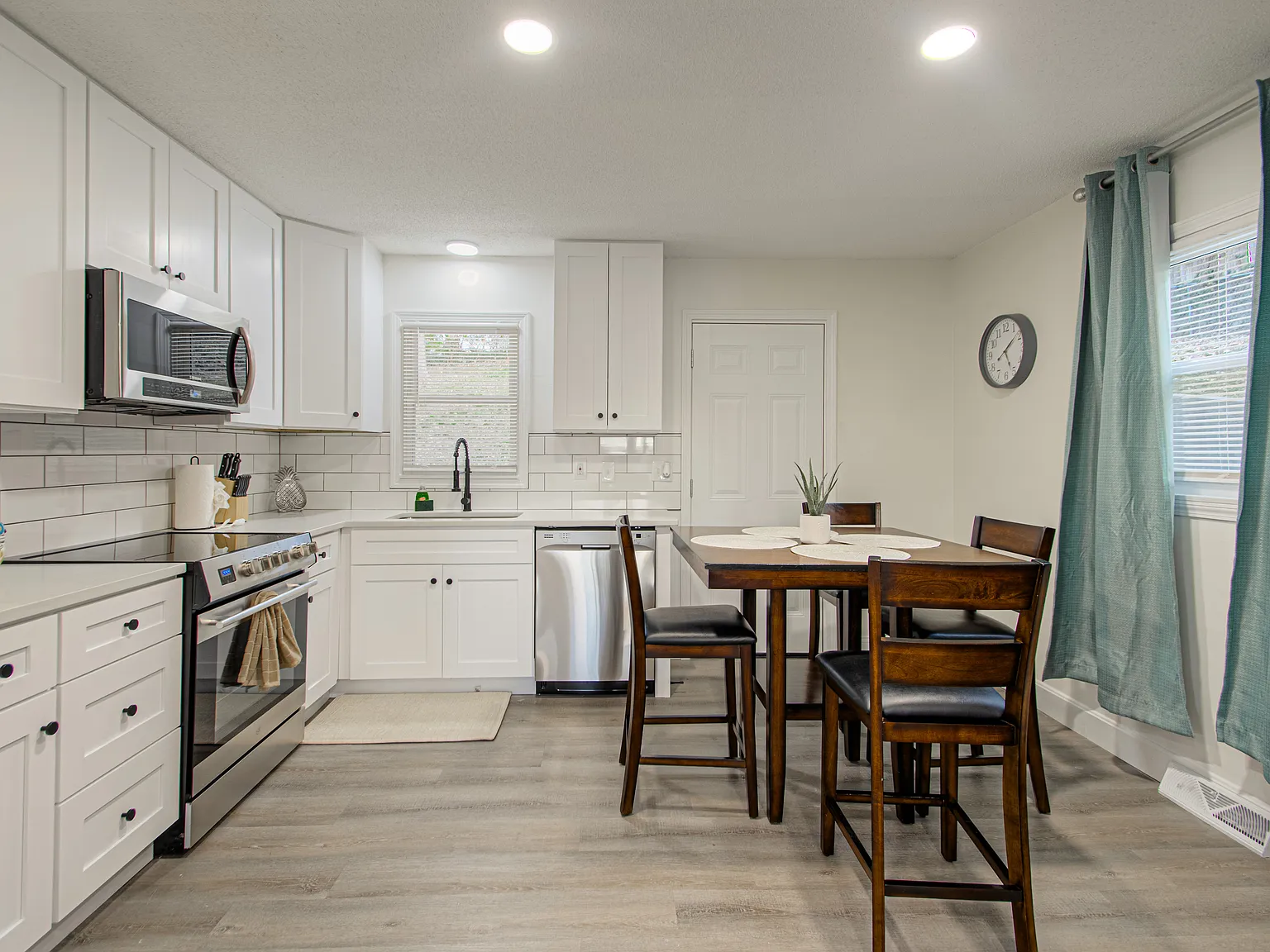 3 bed, 1440 sqft, $3,200 — Photo 2