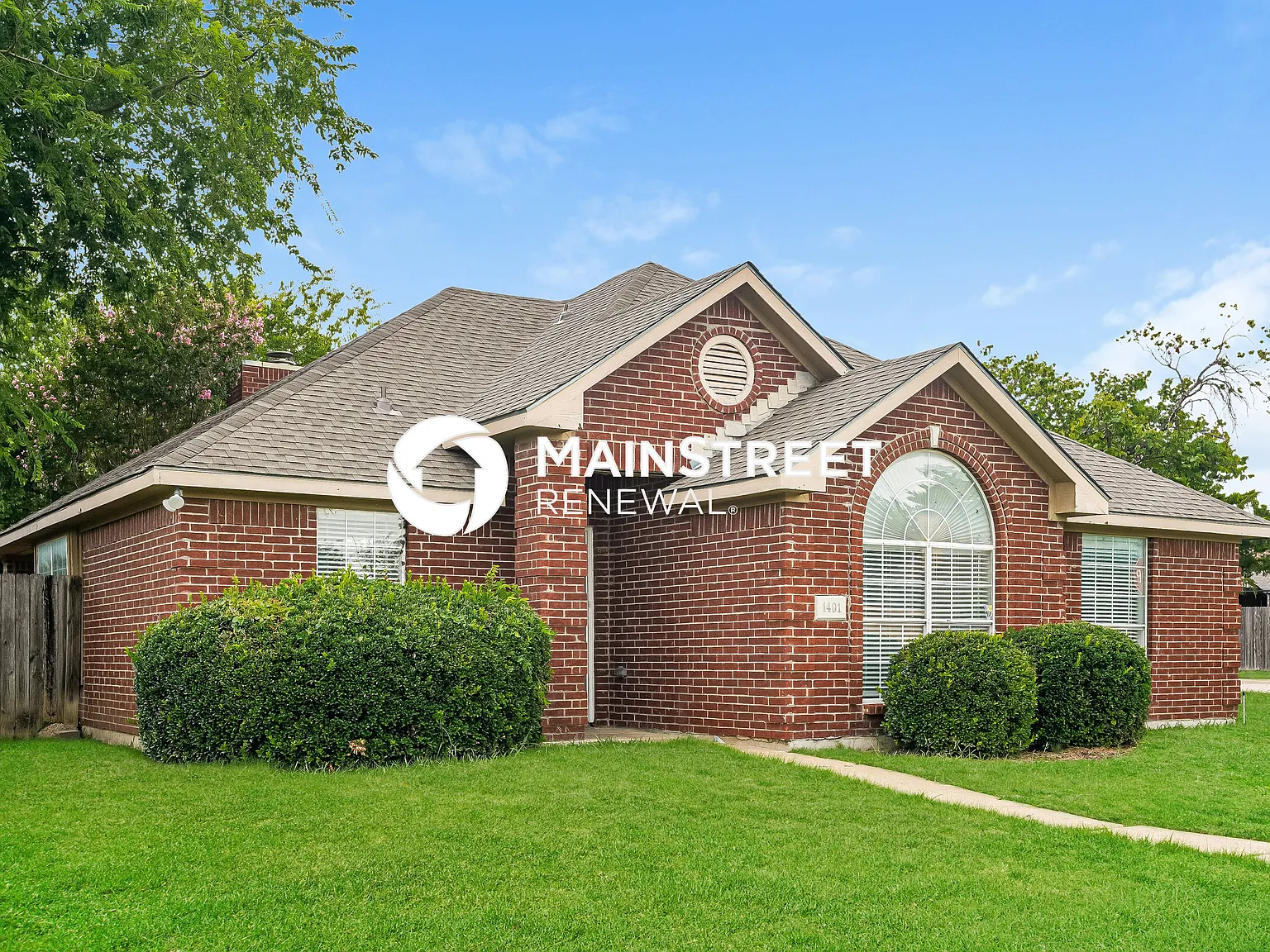 1401 Mallard Dr — Photo 2