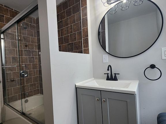 Full Bath with Tub/Shower Combo and Glass Shower Door