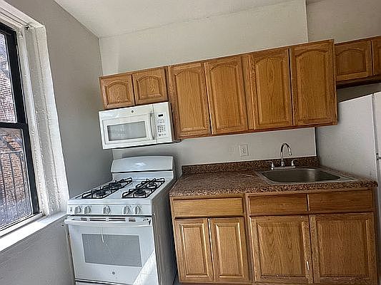 5th image of 600 E 178th St APT 5H