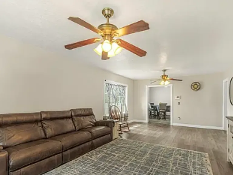 521 N Shilling Ave — Photo 16