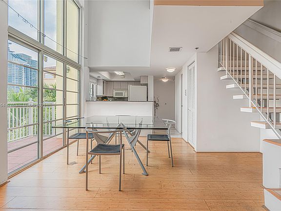 5th image of 120 Jefferson Ave APT 12019