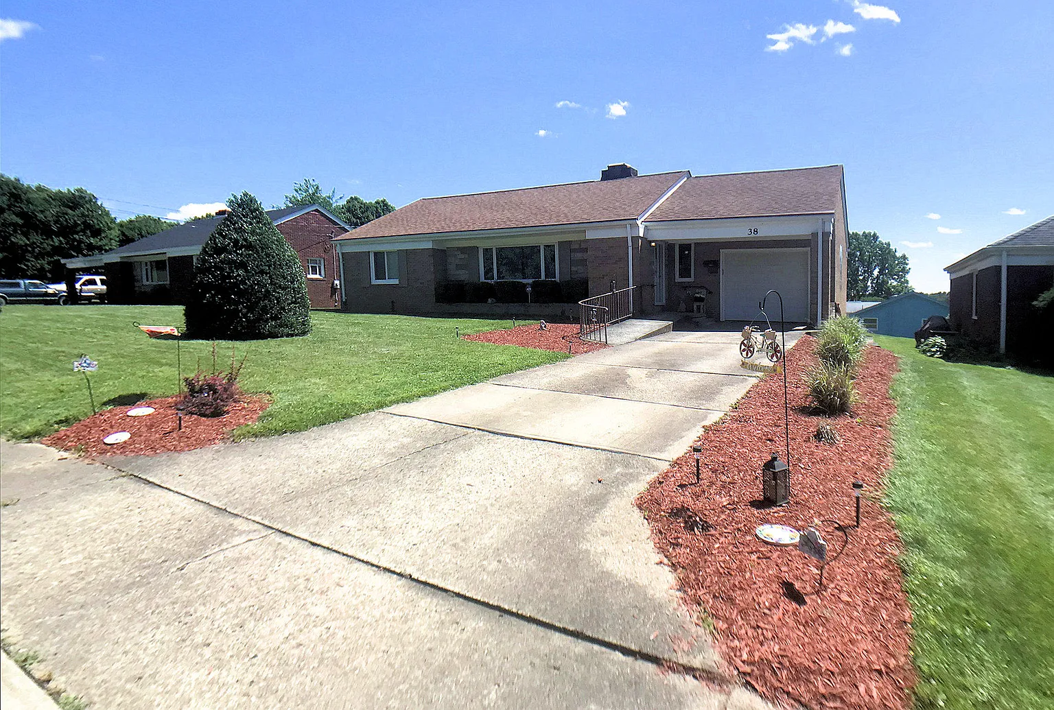38 Foreman Ave photo 1