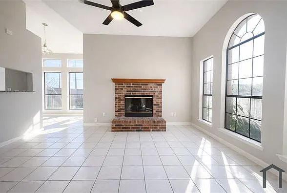 701 W Lynn Creek Dr — Photo 3