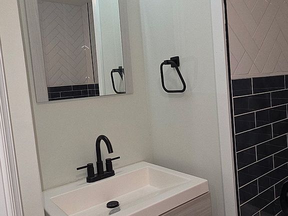5th image of 4008 N 7th St #1