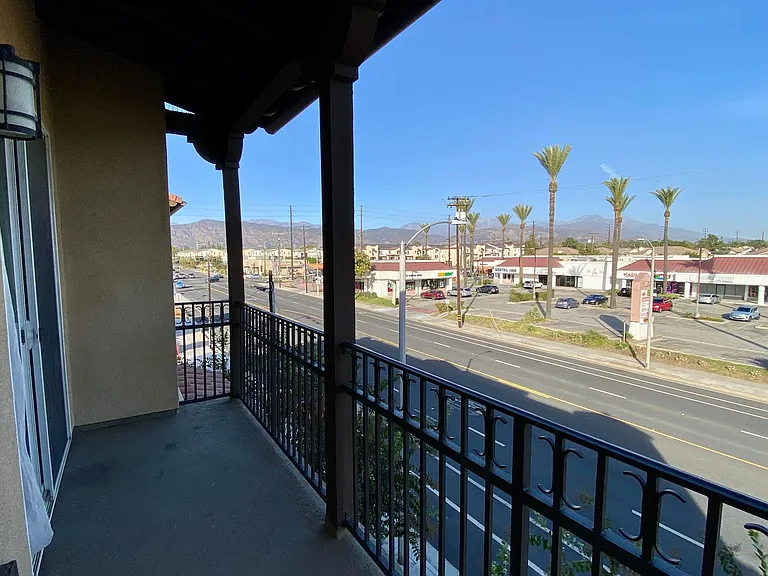 1029 N Citrus Ave — Photo 18