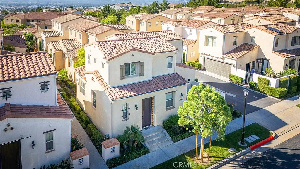 2 bed, 2.5 bath, 1194 sqft, $3,700 — Photo 2