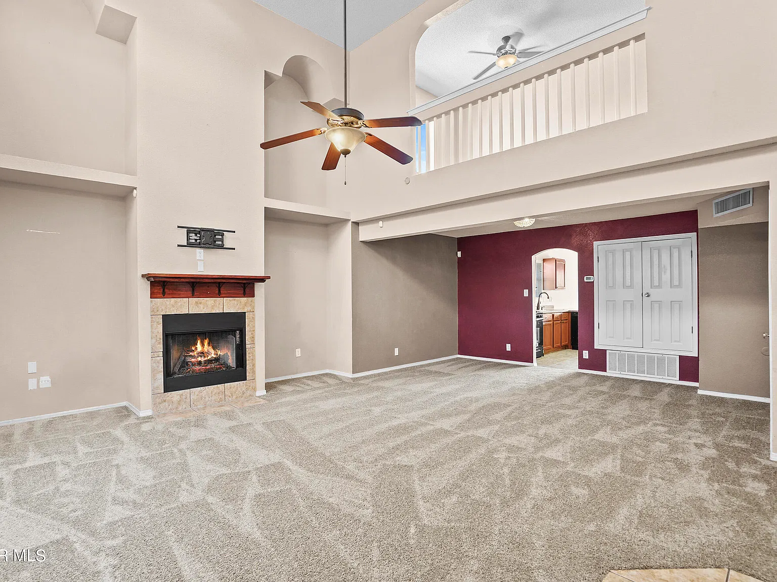 5 bed, 2.0 bath, 1994 sqft, $2,000 — Photo 2