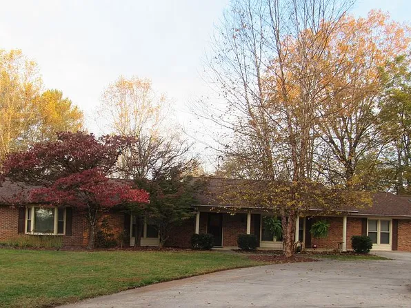 408 Colonial Dr, North Wilkesboro, NC 28659