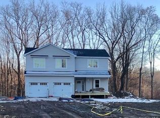 2 Leo Ln, New Windsor, NY 12553