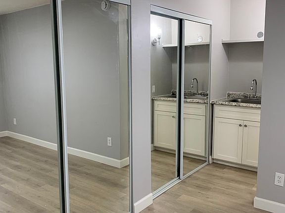 3rd image of 6440 Woodley Ave APT 5