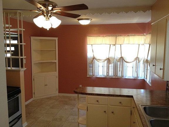 3rd image of 2117 Oakview Dr