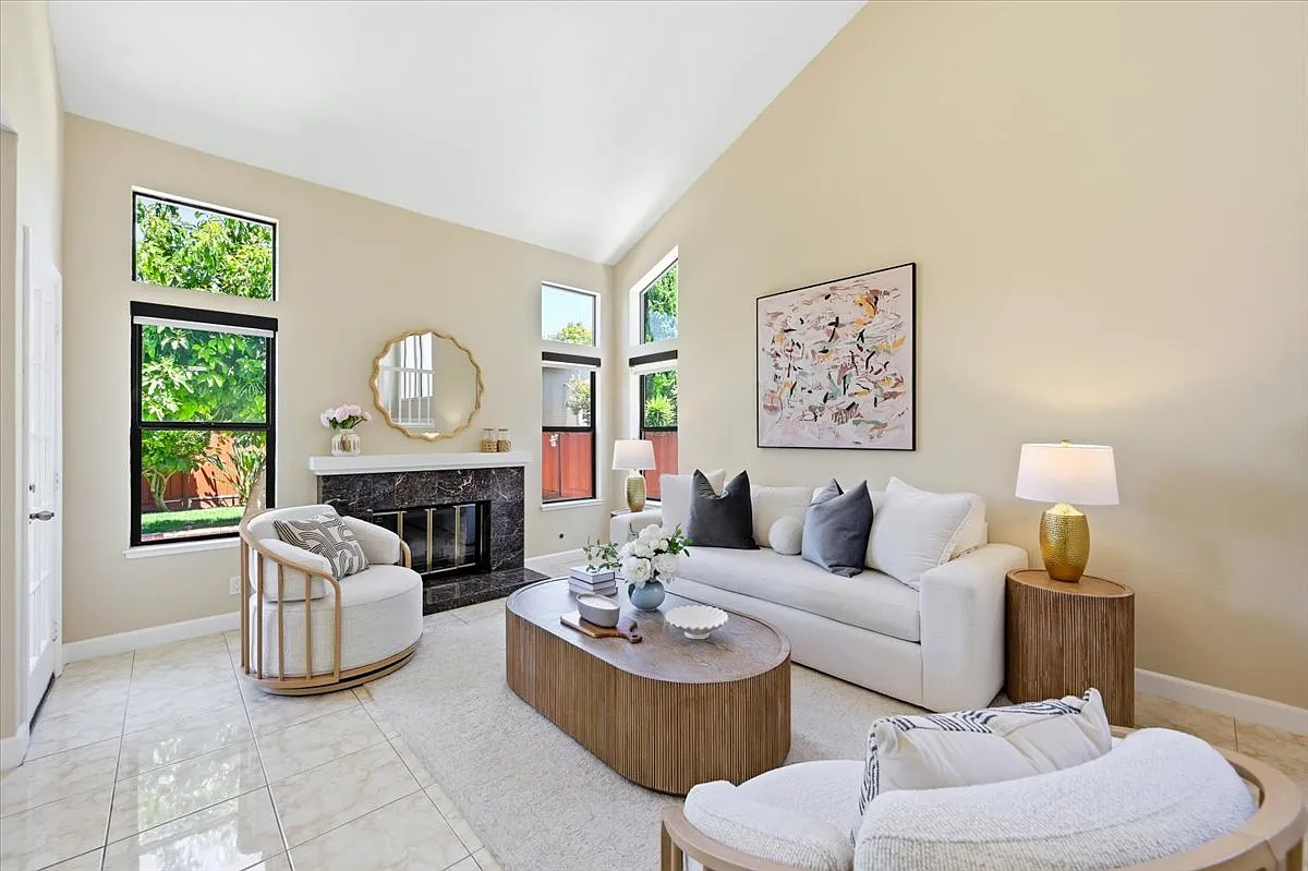 3 bed, 2.5 bath, 1579 sqft, $4,700 — Photo 2