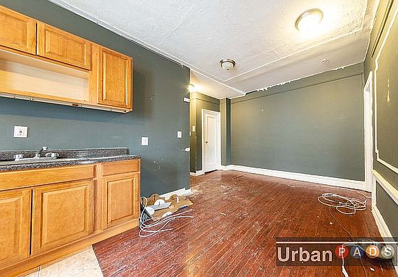 3rd image of 720 Miller Ave #2L