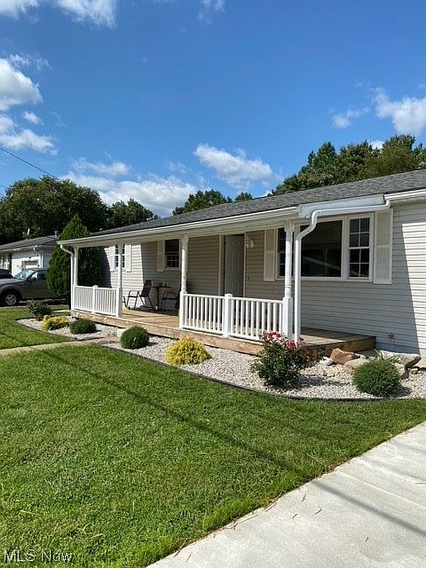 1st image of 387 S Maple Dr