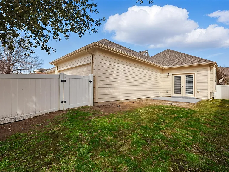 924 Charleston Ln — Photo 30