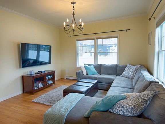 3rd image of 2 Blackstone Dr