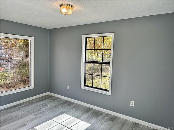 4th image of 793 Fiegel St