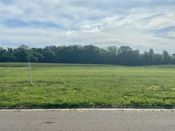 508 Wedgewood Ln, Trenton, IL 62293