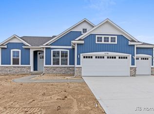 12718 Riverton Rd, Grand Haven, MI 49417
