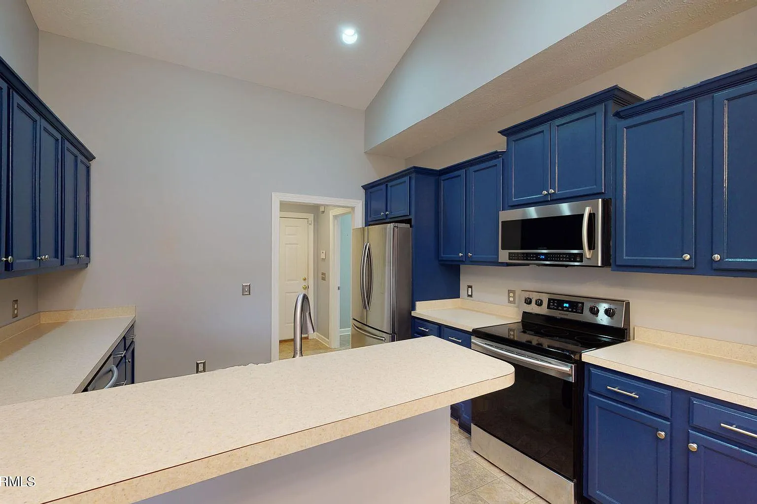 3 bed, 2.0 bath, $2,000 — Photo 2