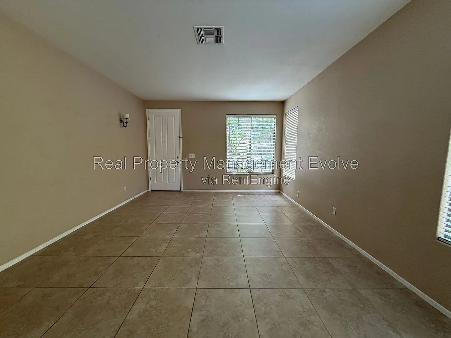 4 bed, 2.0 bath, 1781 sqft, $2,350 — Photo 4