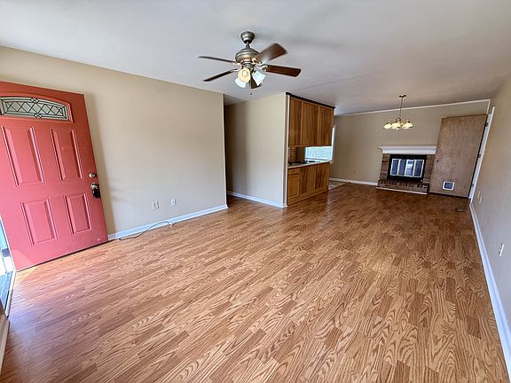 4th image of 105 Oakwood Meadows Dr