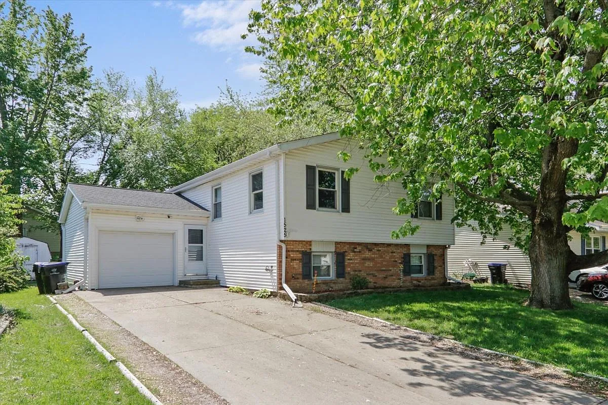 1525 N Hershey Rd photo 1