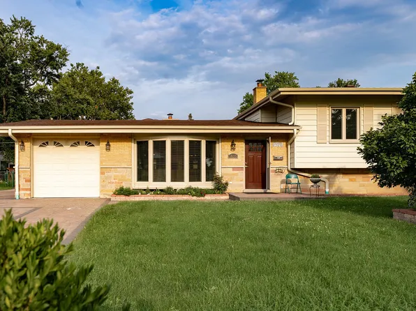 5639 N Manor Ln, Norwood Park, IL 60631