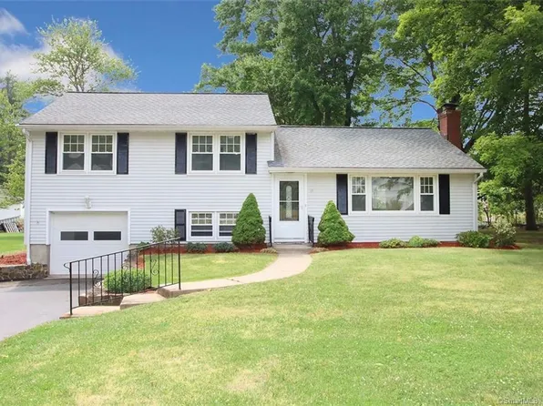 39 Bassett Road, North Haven, CT 06473