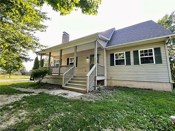 2nd image of 915 Walnut Grove Dr