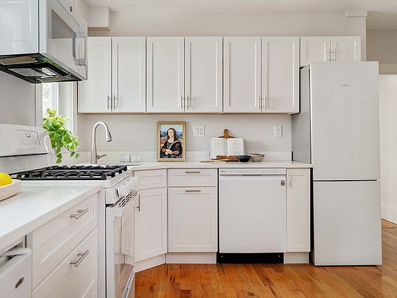5th image of 89 Kinnaird St #2