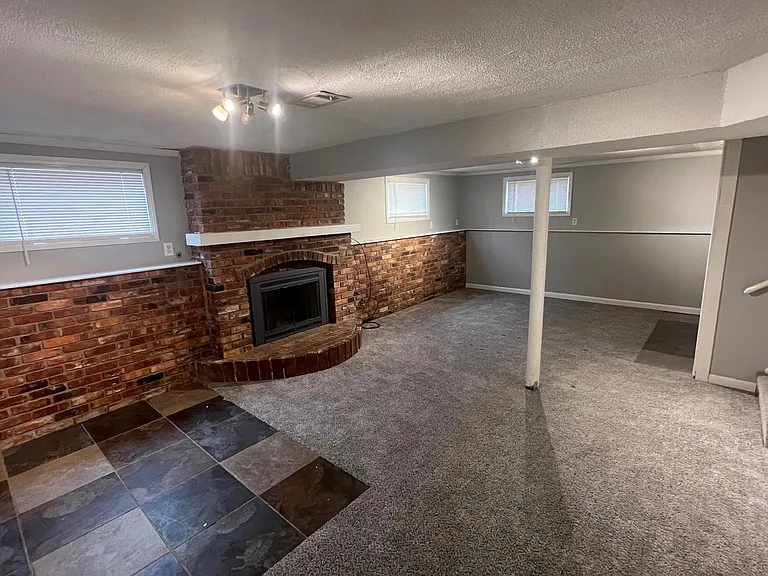 313 NE Florence Ave — Photo 8